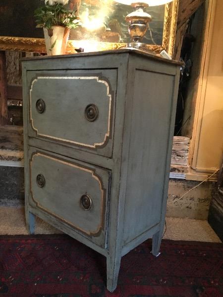 Petite commode directoire italienne ouvrant sur 2 tiroirs