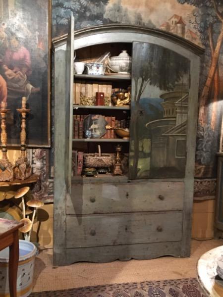 Armadio avec décor sur les 2 portes en façade et 2 tiroirs XVIII ème