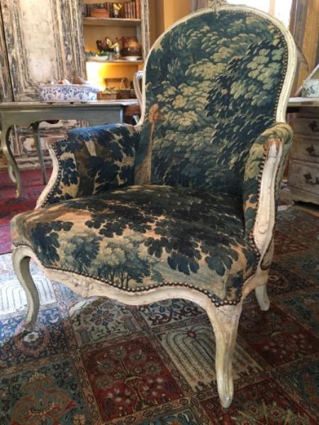 Bergère peinte époque LXV recouverte d’une tapisserie XVIII ème 