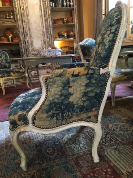 Bergère peinte époque LXV recouverte d’une tapisserie XVIII ème 
