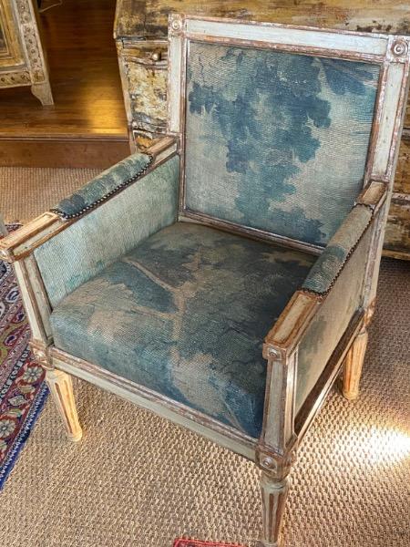 Bergère peinte et doré d’époque directoire ( Italie ) tissus P.Frey