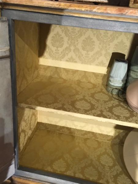 Buffet d’appui galbé ouvrant sur 4 portes ( Italie arte povera )