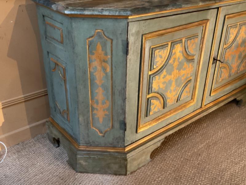 Buffet peint à 2 portes ( Italie XIX ème) plateau faux-marbre 