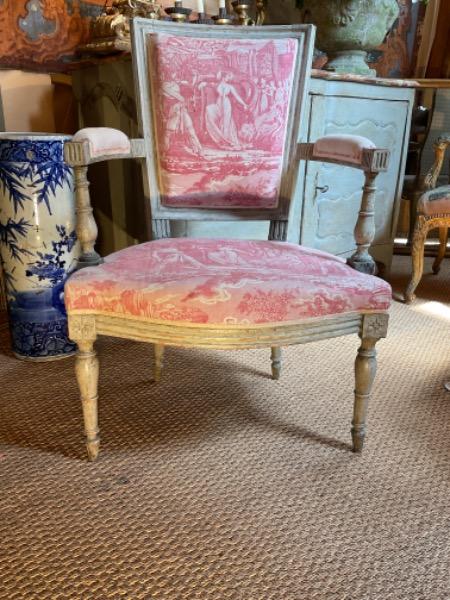 Cabriolet d’époque directoire en bois peint recouvert de toile de Jouy