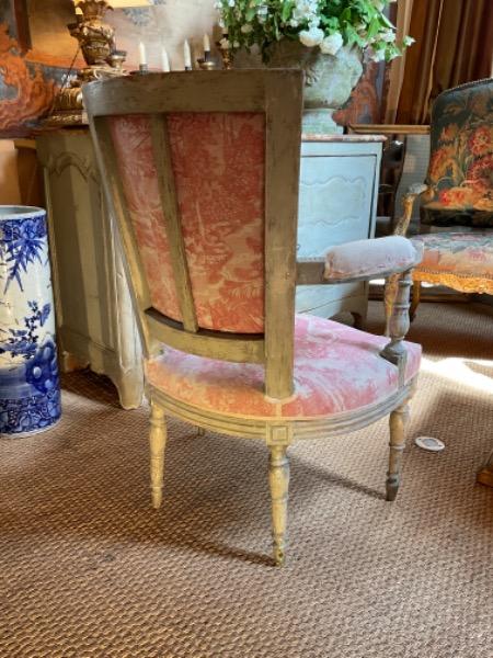 Cabriolet d’époque directoire en bois peint recouvert de toile de Jouy