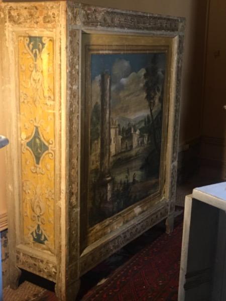 Cache-cheminée en bois et toiles peintes époque XIX ème région ( Toscane )