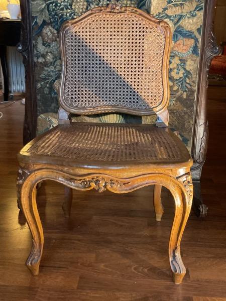 Chaise cannée ( coin de feu ) d’époque L XV en bois naturel