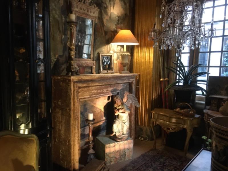 Cheminée XVIII ème en bois sculpté  - très belle patine 