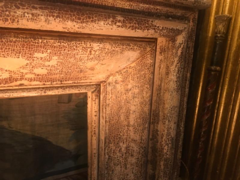 Cheminée XVIII ème en bois sculpté  - très belle patine 