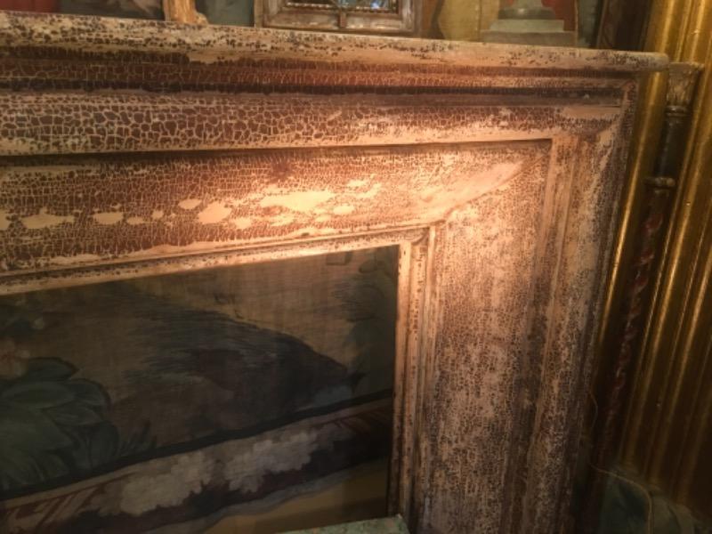 Cheminée XVIII ème en bois sculpté  - très belle patine 