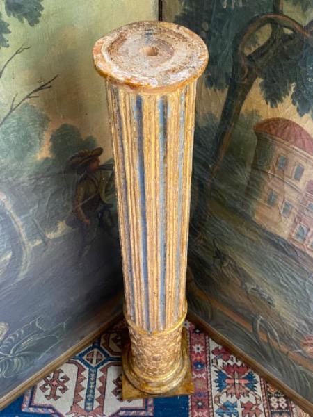 Colonne en bois sculpté et doré d’époque 18 ème