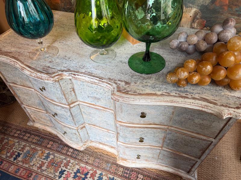 Commode baroque peinte provençale XVIII ème avec restaurations d’usage