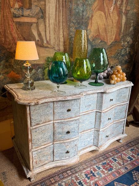 Commode baroque peinte provençale XVIII ème avec restaurations d’usage