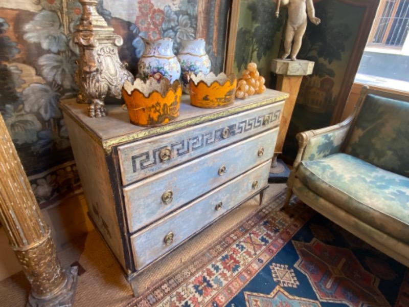 Commode Biedermeier ouvrant sur 3 tiroirs XIX ème