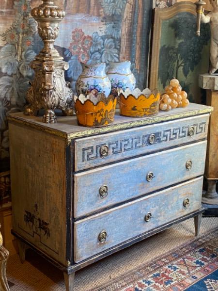 Commode Biedermeier ouvrant sur 3 tiroirs XIX ème