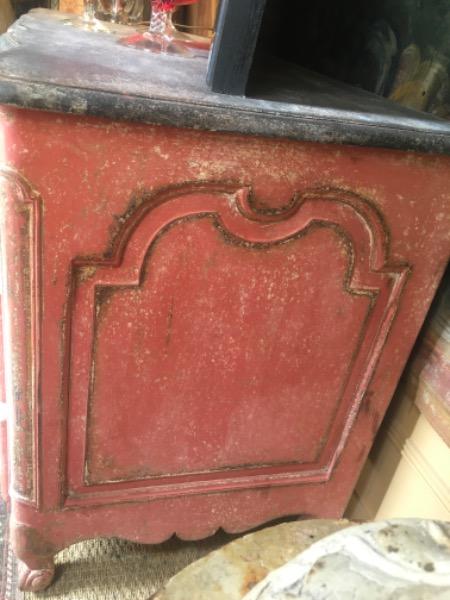 Commode de style régence ouvrant sur 3 tiroirs fin XIX ème 