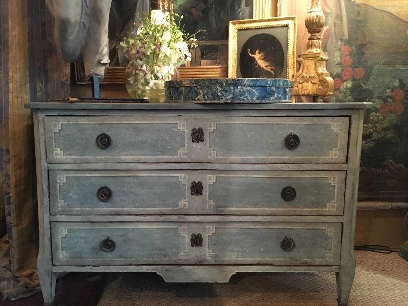Commode directoire peinte avec 3 tiroirs en façade ( Sud de la France )