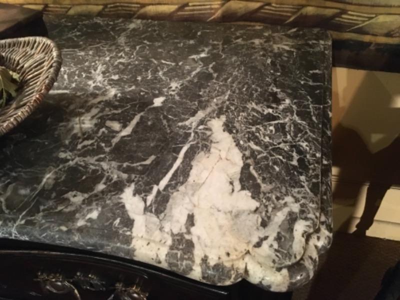 Commode laquée ouvrant sur 5 tiroirs époque régence