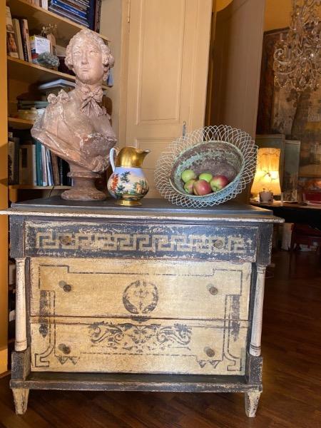 Commode peinte époque 1830 ouvrant sur 3 tiroirs