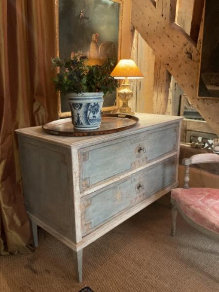 Commode peinte ouvrant sur 2 tiroirs XIX ème