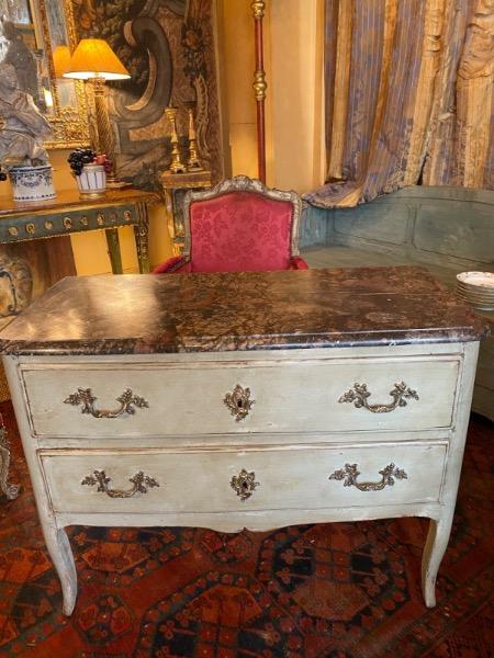 Commode peinte provençale ouvrant sur 2 tiroirs en façade d’époque 18 ème