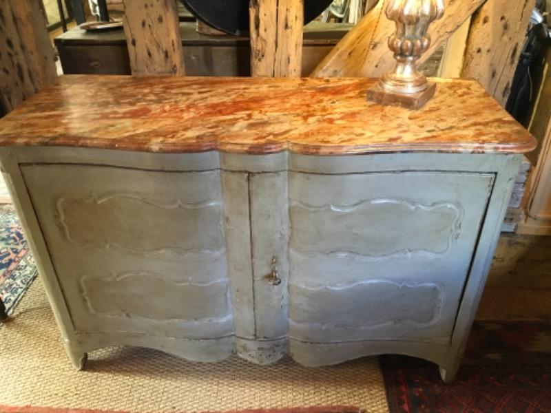 Commode peinte XVIII ème à portes dessus fx marbre