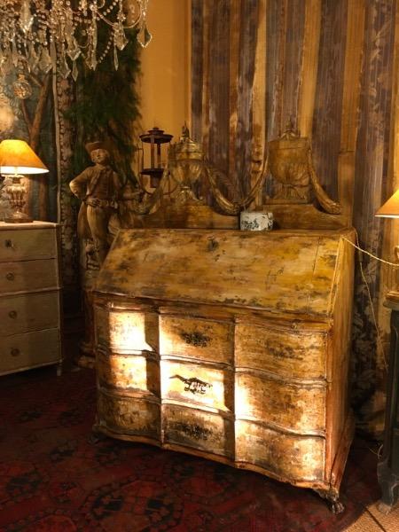 Commode scriban façade en arbalète à 3 tiroirs XVIII ème 