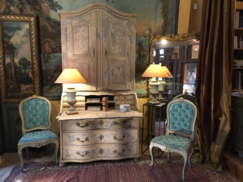 Commode-scriban galbée provençale formant deux-corps époque XVIII ème 