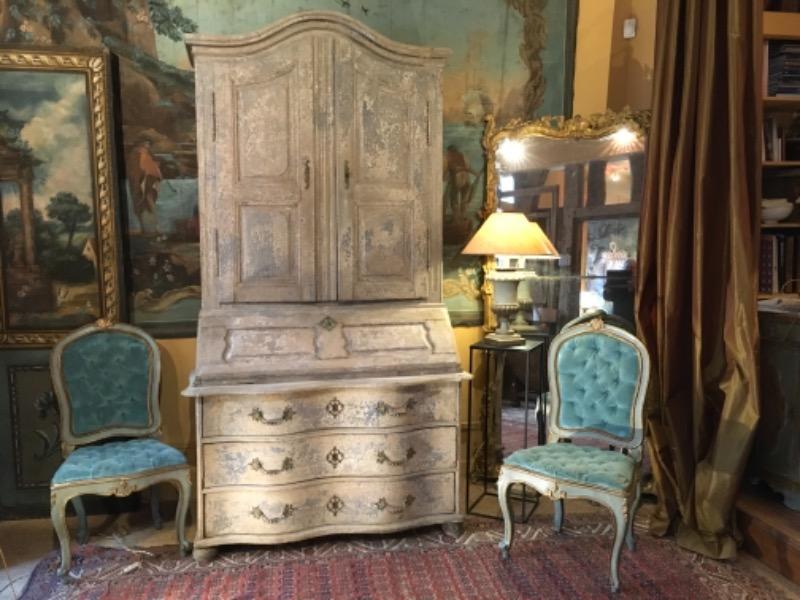 Commode-scriban galbée provençale formant deux-corps époque XVIII ème 