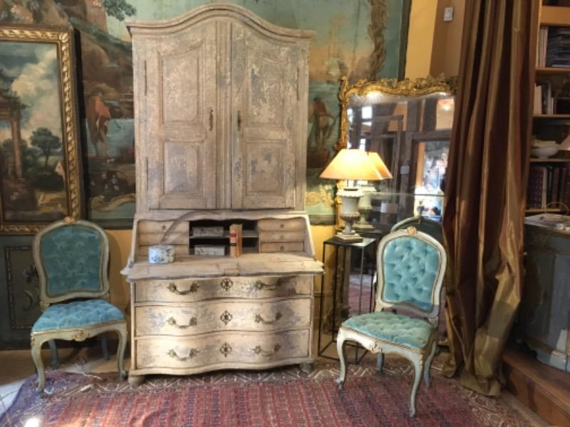 Commode-scriban galbée provençale formant deux-corps époque XVIII ème 