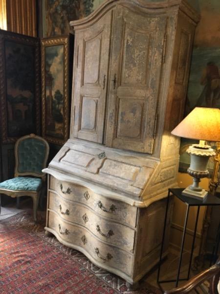 Commode-scriban galbée provençale formant deux-corps époque XVIII ème 