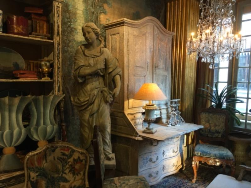 Commode-scriban galbée provençale formant deux-corps époque XVIII ème 