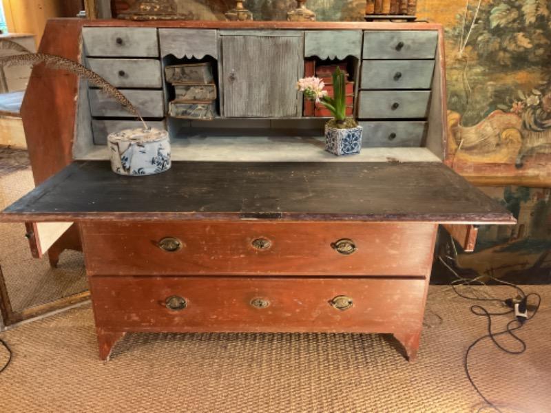 Commode-scriban suédoise époque directoire peinte ( couleur d’origine )