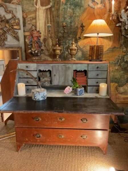 Commode-scriban suédoise époque directoire peinte ( couleur d’origine )