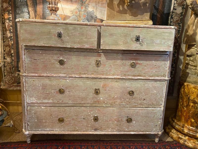 Commode suédoise époque directoire ouvrant sur 5 tiroirs en façade 