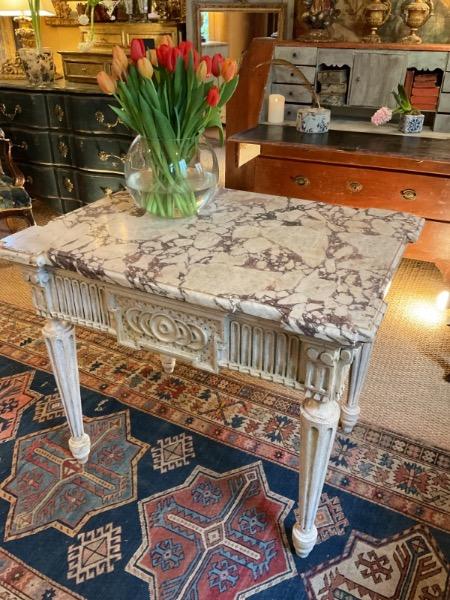 Console de milieu époque Louis XVI avec son marbre d’origine ( Sud de la France )