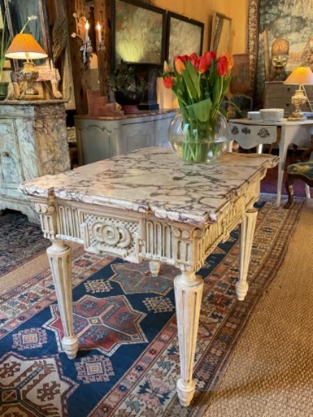 Console de milieu époque Louis XVI avec son marbre d’origine ( Sud de la France )
