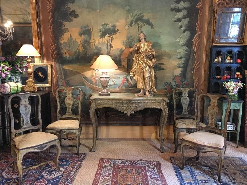 Console italienne baroque  ( Collection du Prince de Lippe ) reposant sur 4 pieds en bois sculpté ( restant d’argenture)