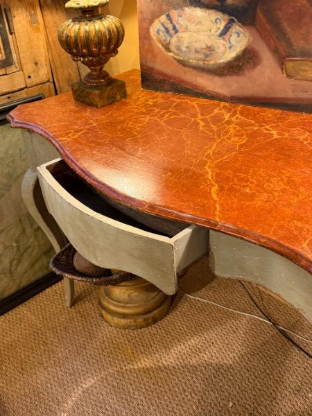 Console peinte provençale avec un tiroir en ceinture et plateau faux-marbre d’époque 18 ème