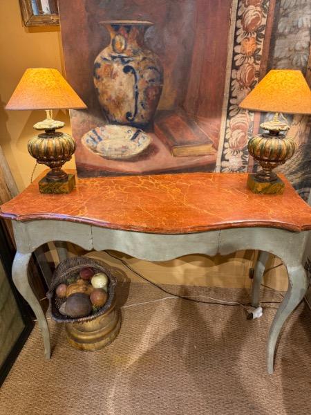 Console peinte provençale avec un tiroir en ceinture et plateau faux-marbre d’époque 18 ème