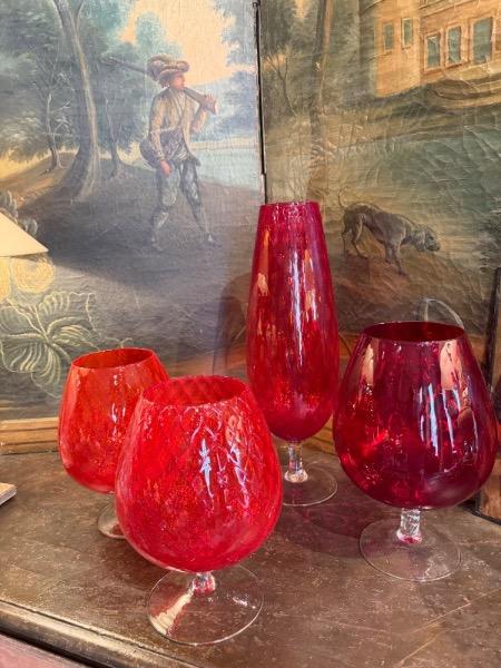 Différents vases de la ville italienne d’Empoli près de Florence ( longue tradition de maîtres verriers 