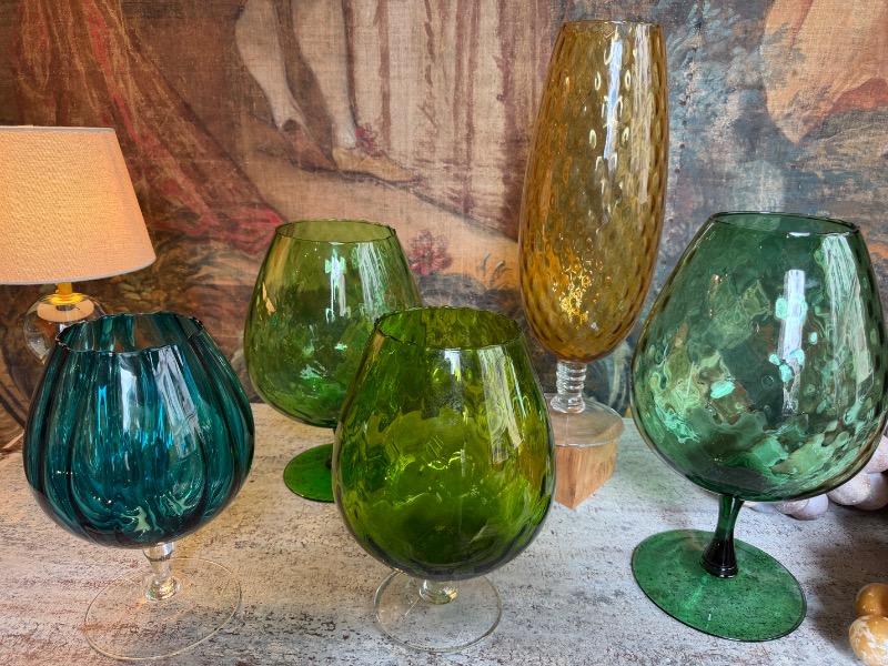 Différents vases de la ville italienne d’Empoli près de Florence ( longue tradition de maîtres verriers 
