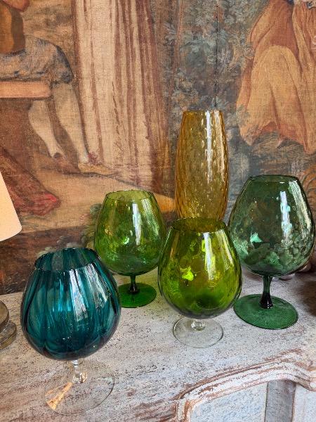 Différents vases de la ville italienne d’Empoli près de Florence ( longue tradition de maîtres verriers 