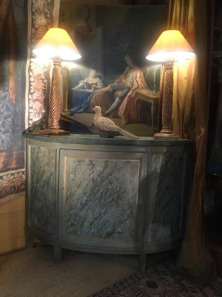 Encoignure italienne ouvrant sur une porte ( peinture faux-marbre ) époque fin 18 ème