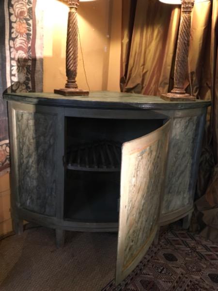 Encoignure italienne ouvrant sur une porte ( peinture faux-marbre ) époque fin 18 ème