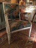 Fauteuil en bois sculpté époque L XVI avec une tapisserie 18 ème 