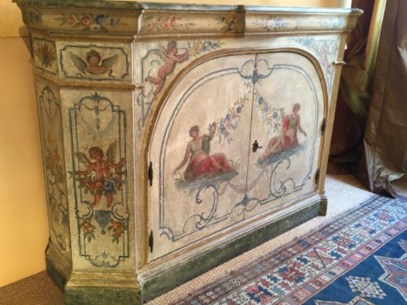 Grand buffet italien ( région Parme ) ouvrant sur 2 portes en façade XIX ème 