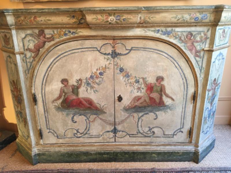 Grand buffet italien ( région Parme ) ouvrant sur 2 portes en façade XIX ème 