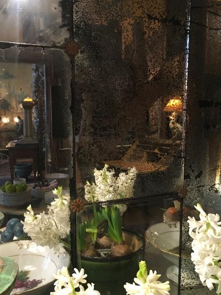 Grand miroir ( assemblage de fragments de miroirs anciens sertis d’écoinçons ) XX ème