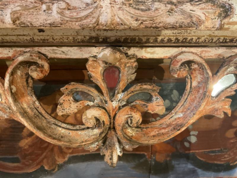 Grand miroir à fronton ( Italie XVIII ème) multiples pare-closes